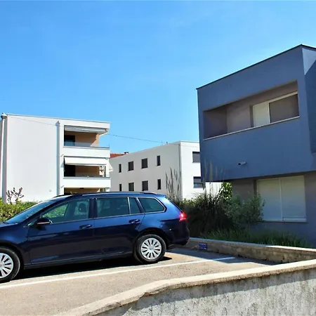 Adris - Private Parking Appartement