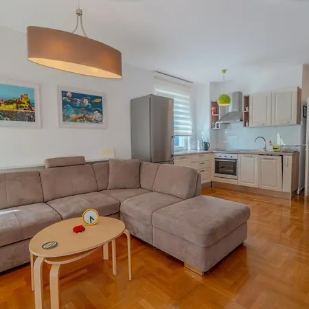 Adris - Private Parking * Zadar