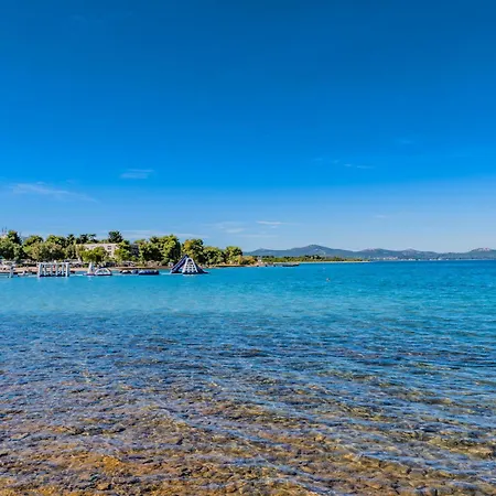 Adris - Private Parking *