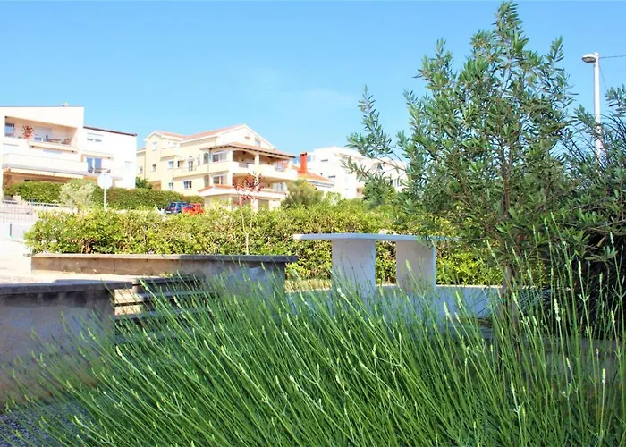 Adris - Private Parking *